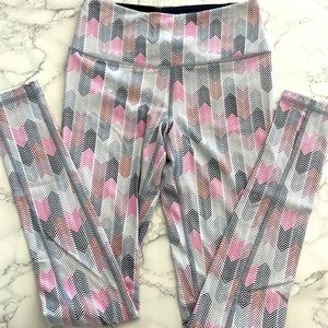 Victorias Sport Leggings in Pink, Gray and Black Print